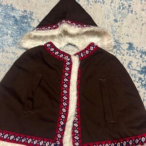Pics don’t do this cape justice!!! Toddler vintage 70s cape!